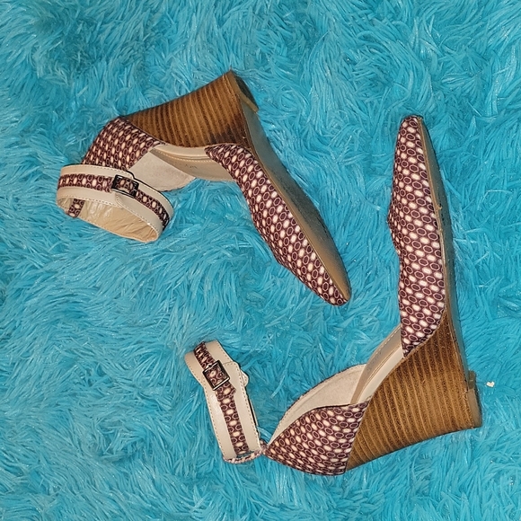 Julianne Hough Sandals Size 7 - Picture 3 of 9